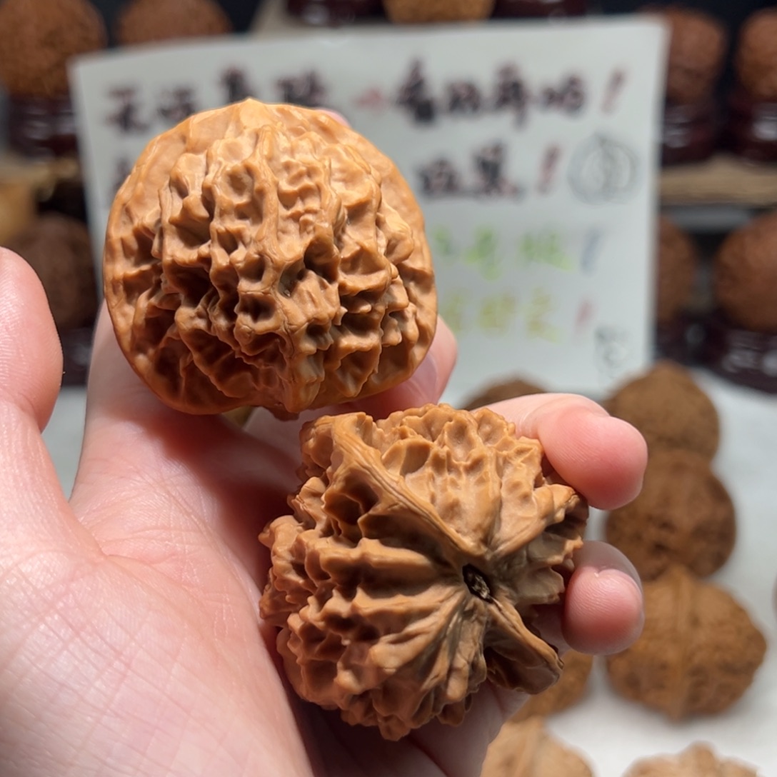 岁***静文玩核桃吊坠帝王官帽