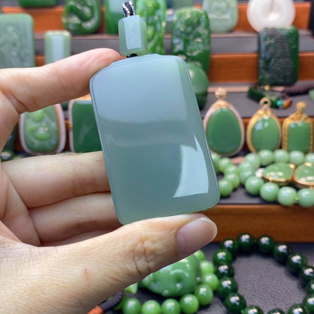 颈饰未镶嵌和田玉（碧玉）绅*缘无事牌