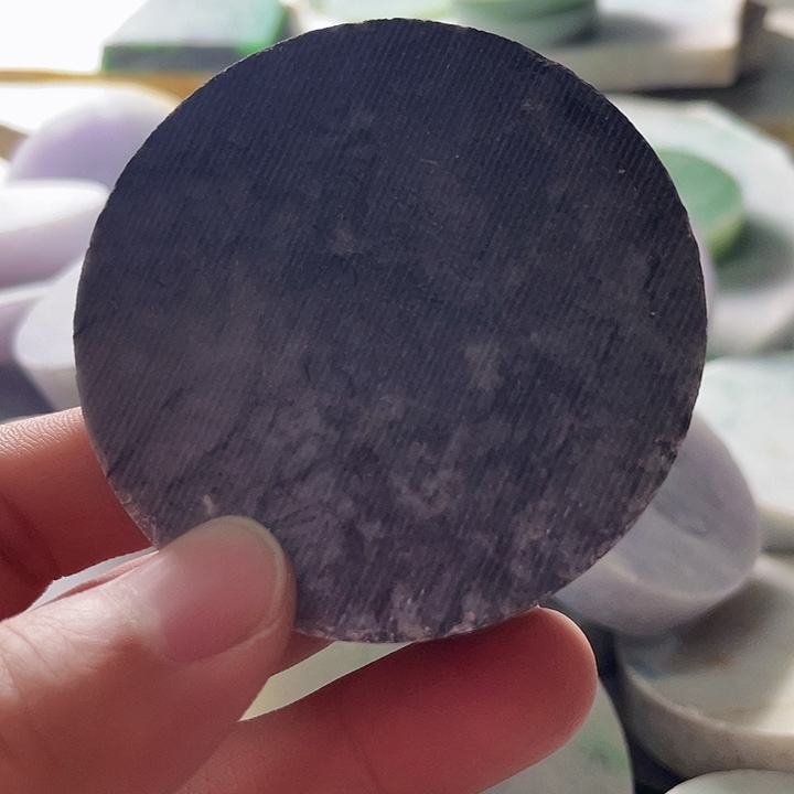 翡翠颈饰未镶嵌毛料1