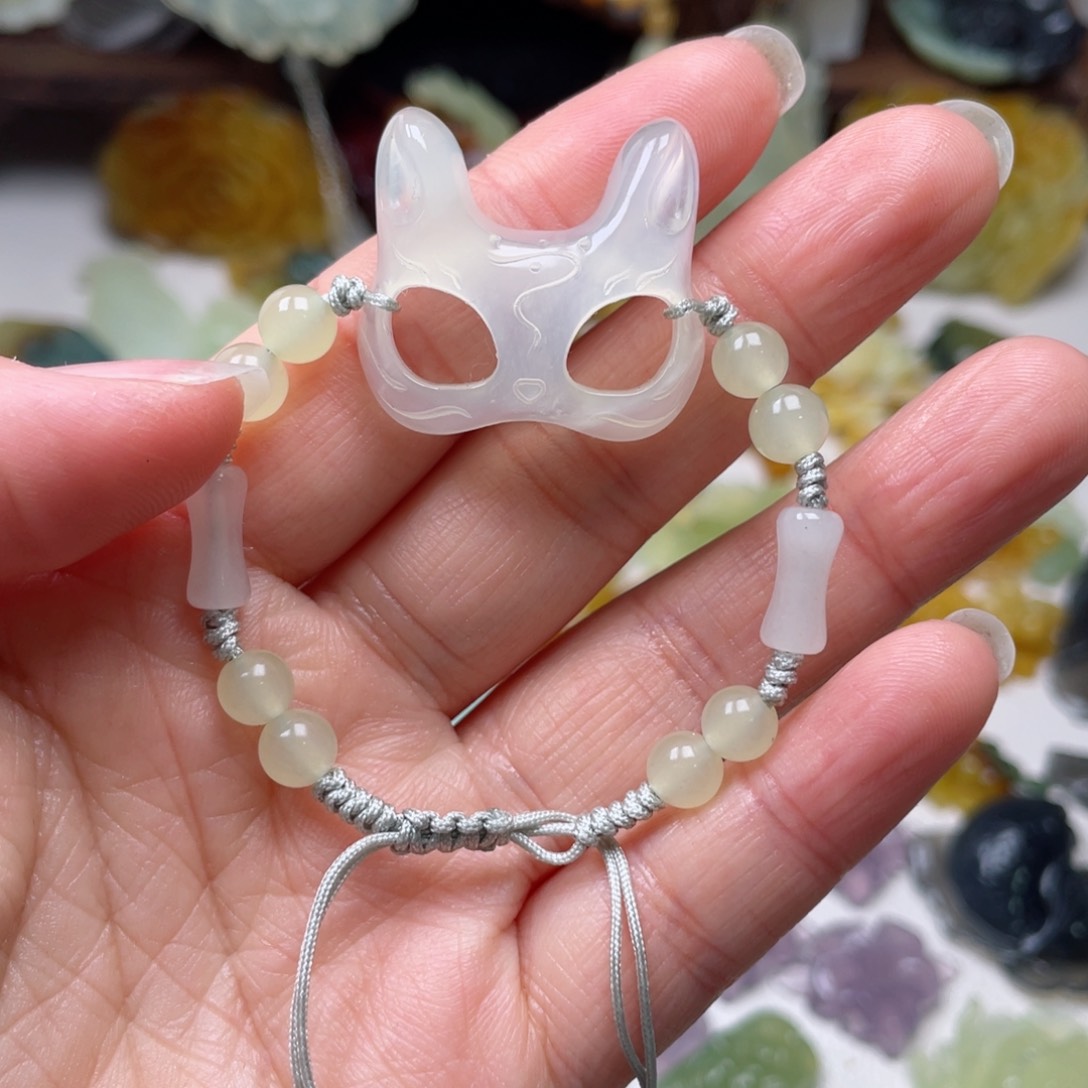 蛇纹石玉颈饰未镶嵌