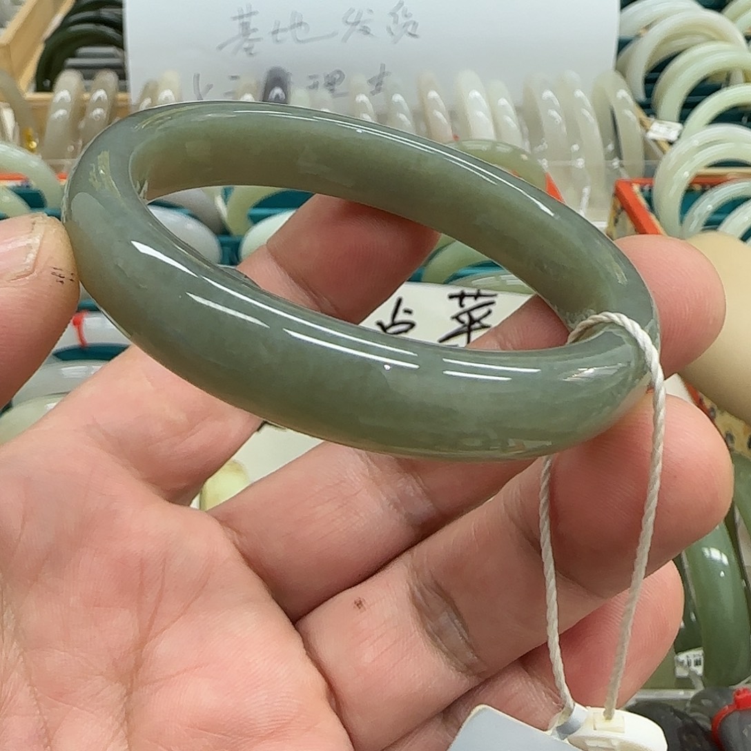 和田玉（糖玉）未镶嵌手镯