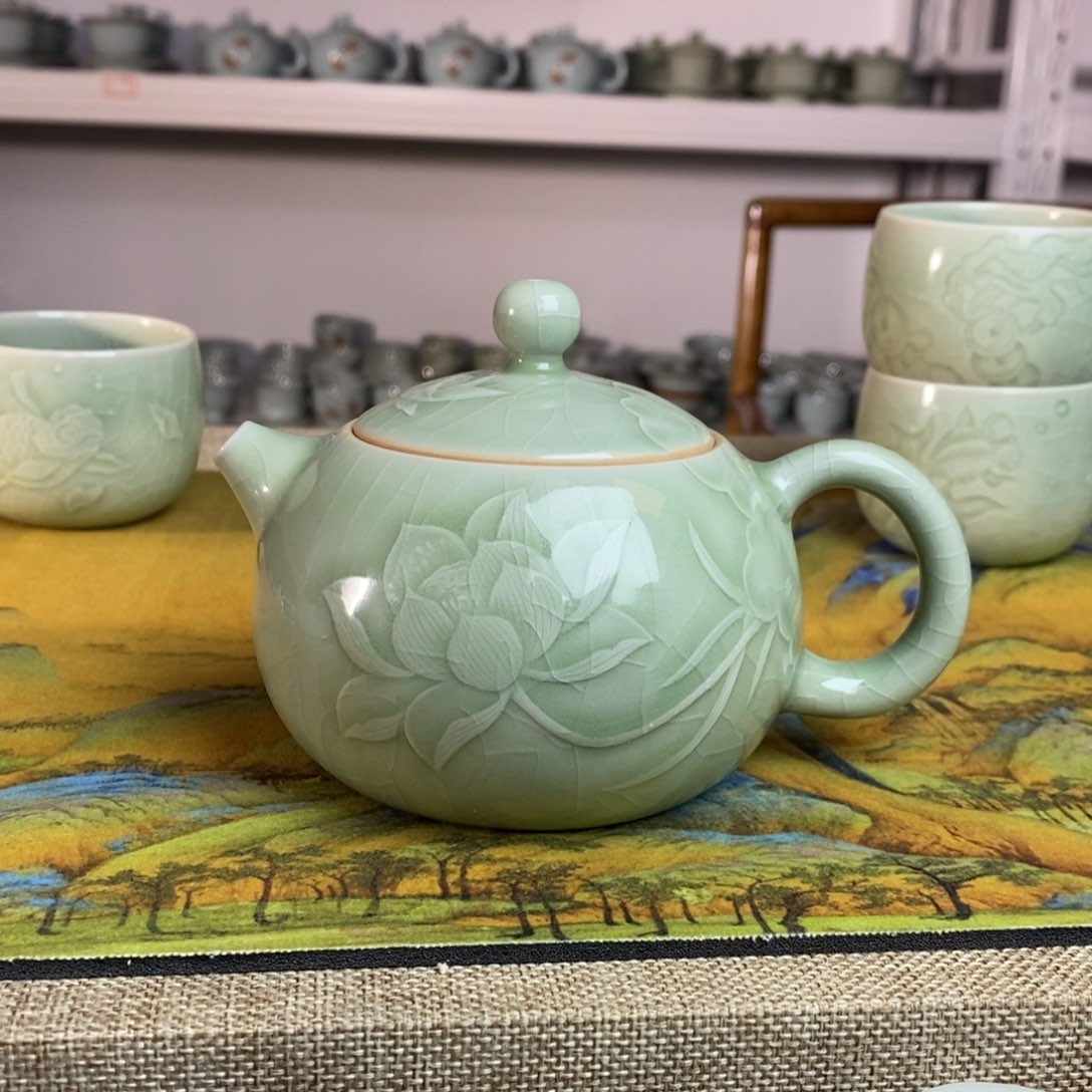 【闪购商品】豆绿西施壶微微瑕。。。。。