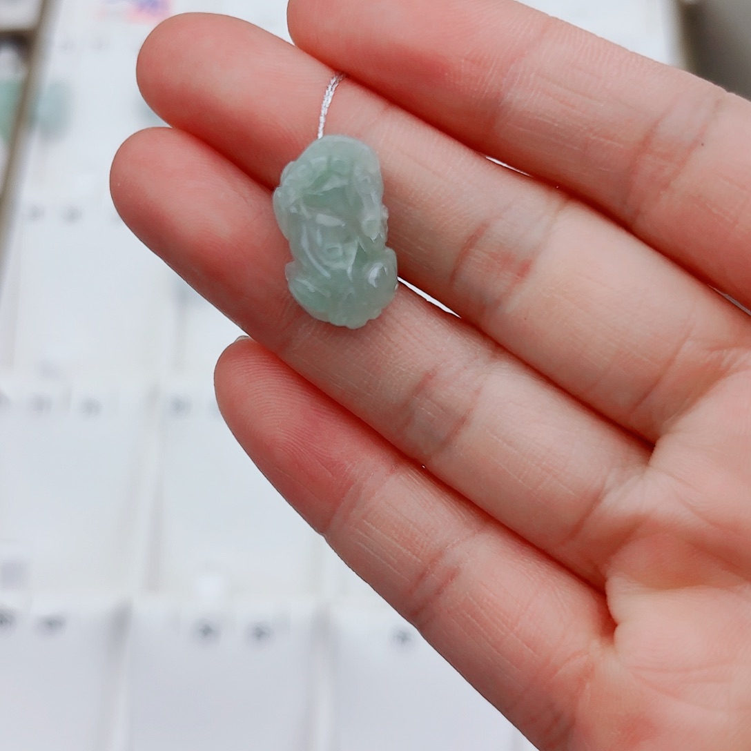 翡翠吊坠(赠链)未镶嵌