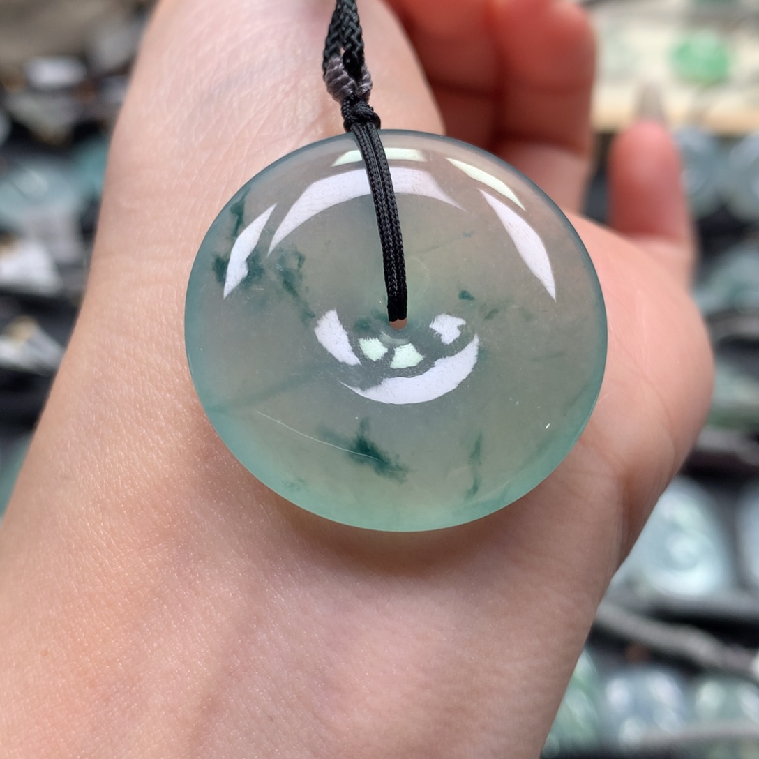 翡翠颈饰未镶嵌扣子