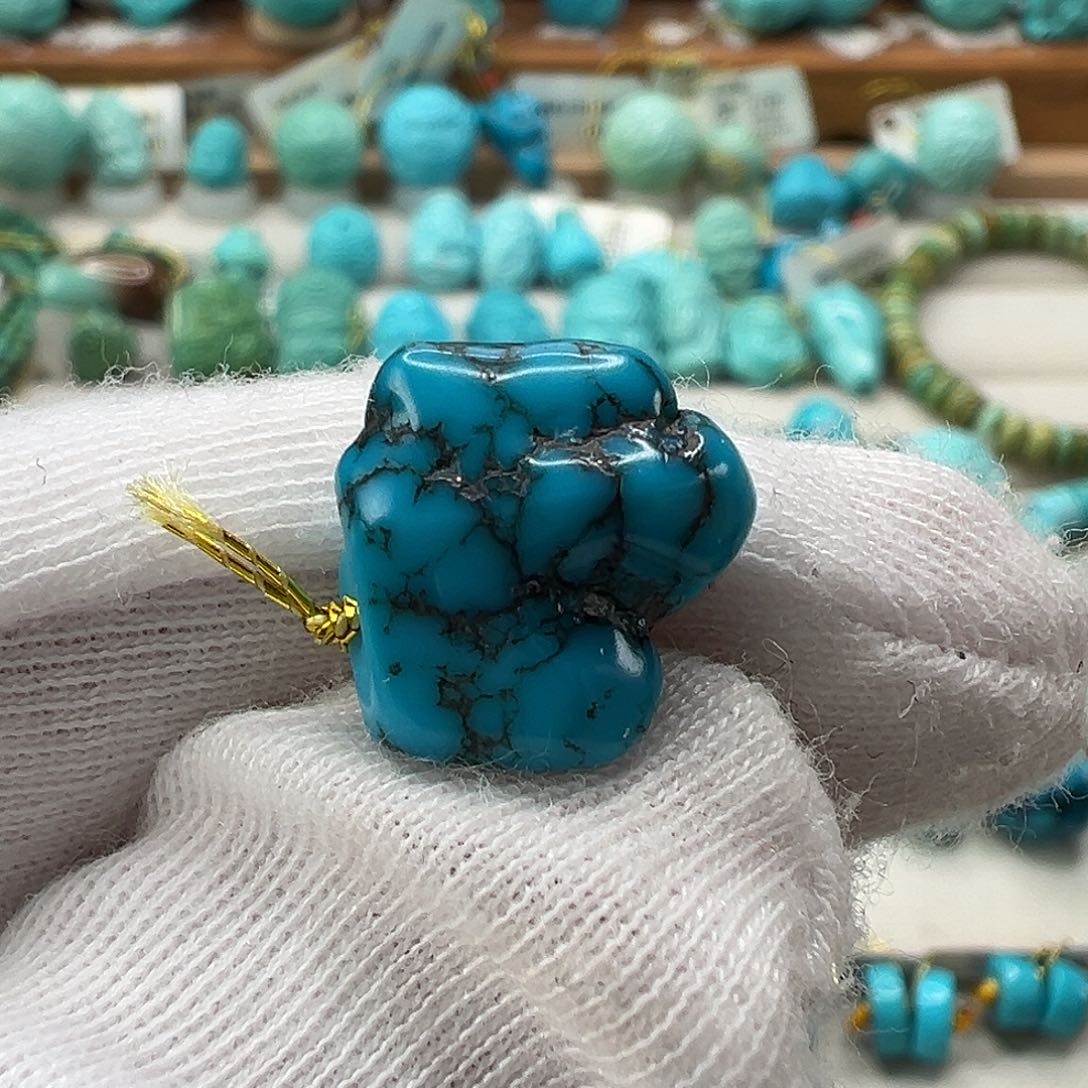 绿松石随形未镶嵌