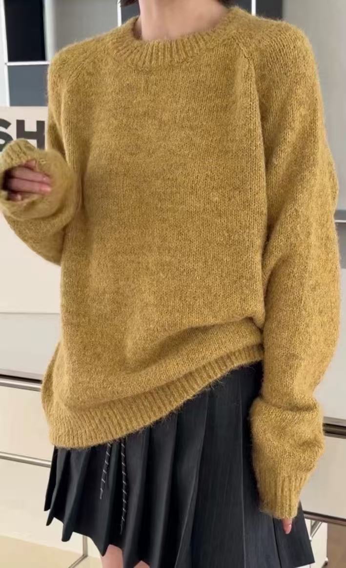 bee-7323-韩系背面蕾丝贴标圆领毛衣秋冬粗针宽松温柔风上衣