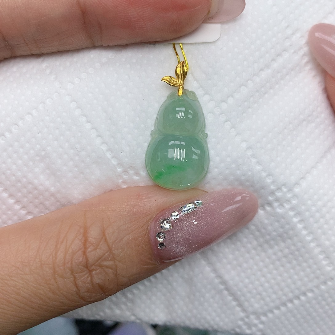 颈饰18K金镶嵌翡翠