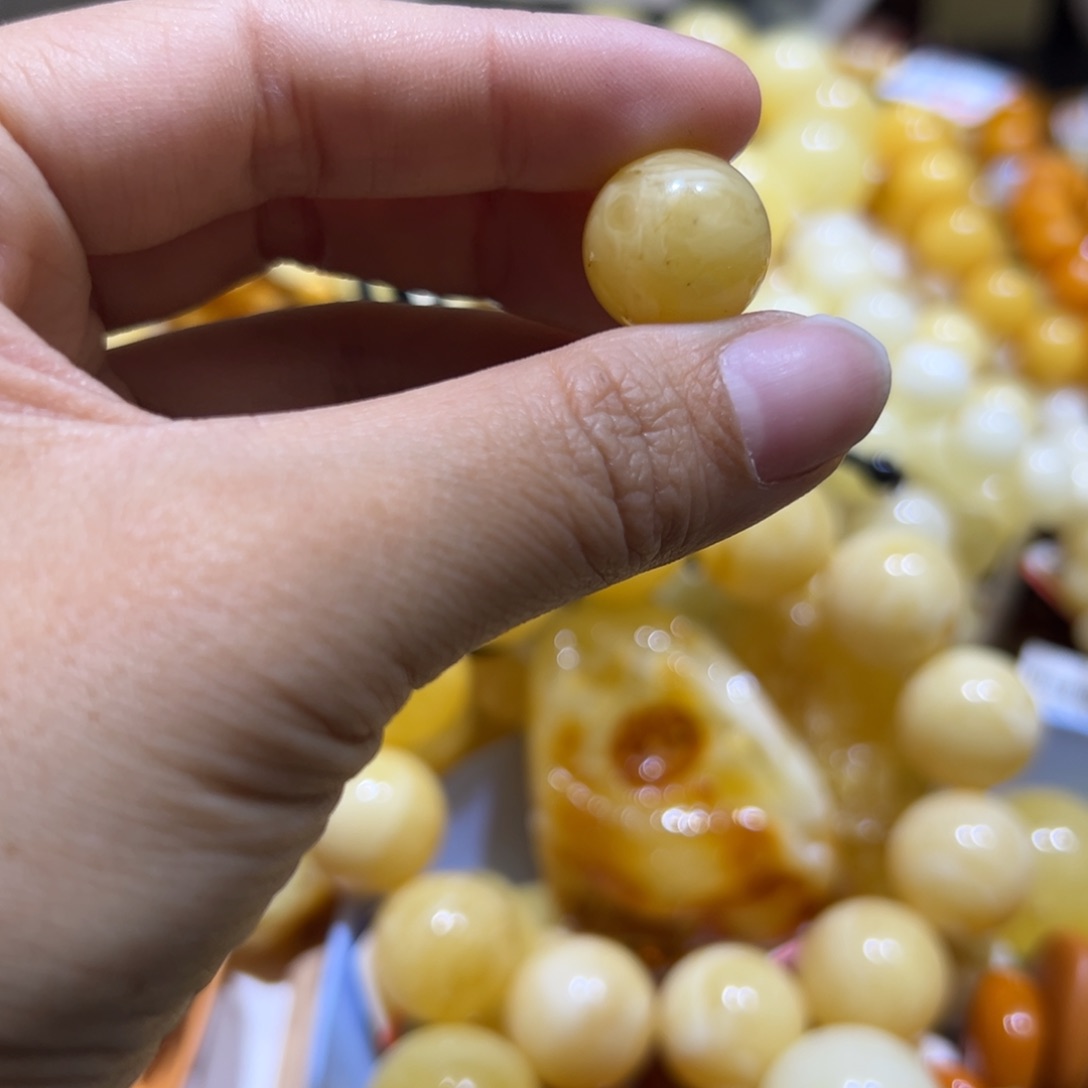 琥珀珠宝奇石未镶嵌