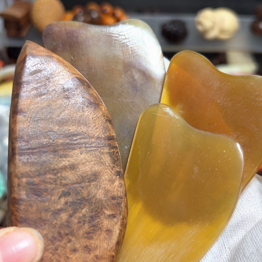 非洲檀香无事牌手把件