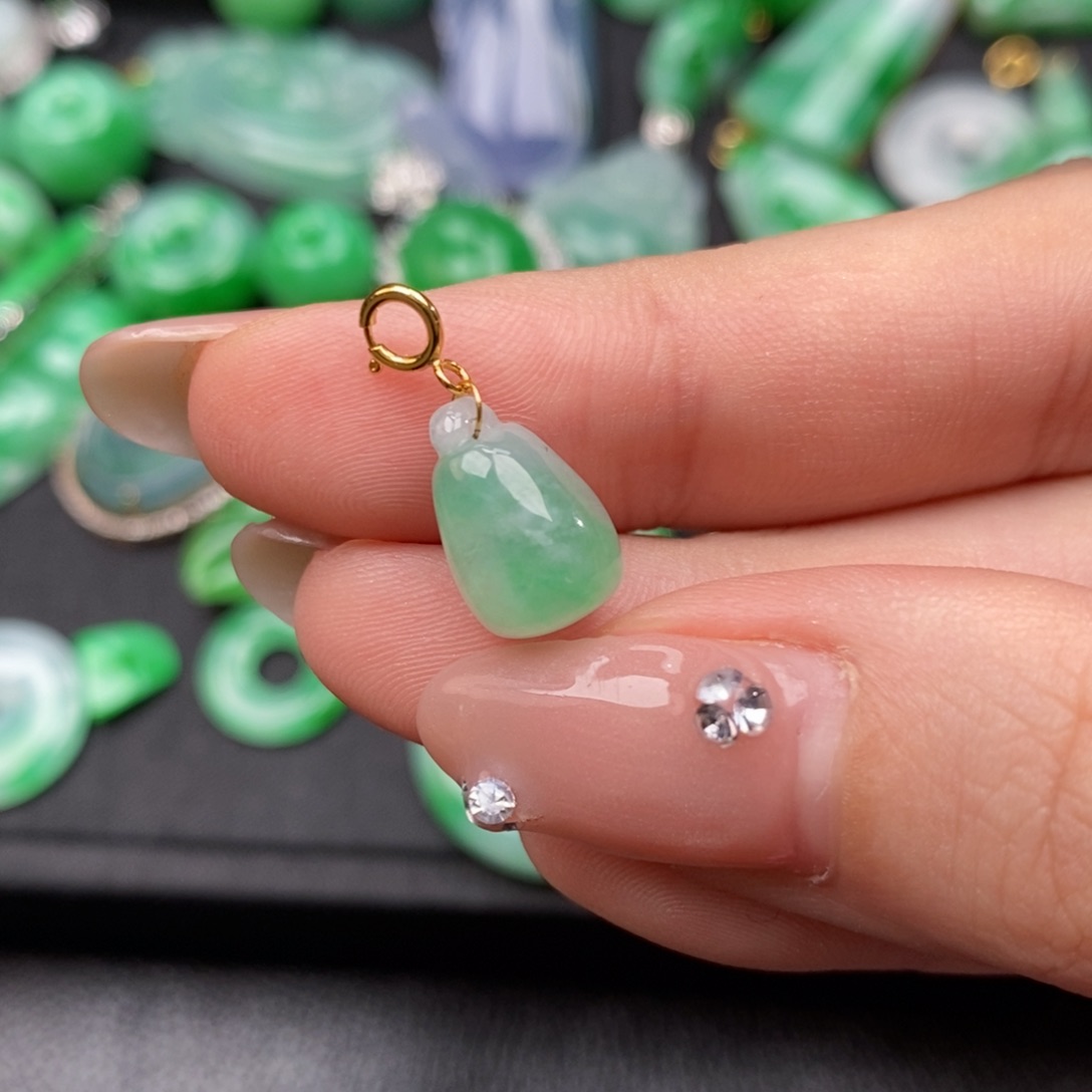 翡翠颈饰18K金镶嵌翡翠