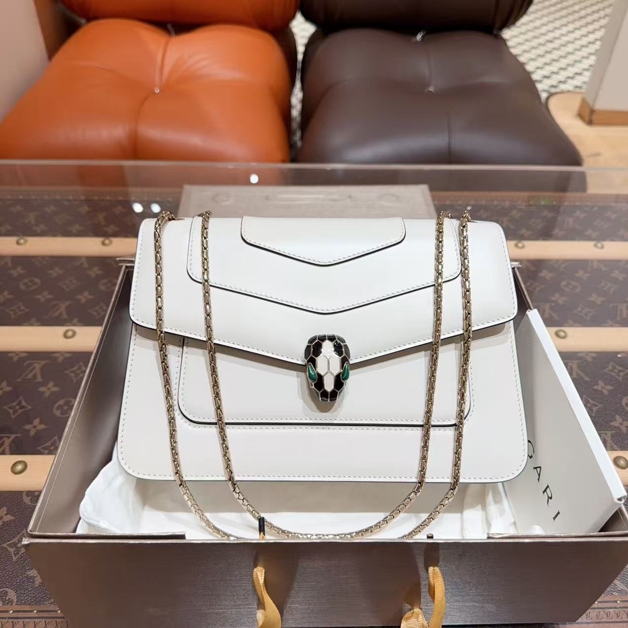 99新 BVLGARI/宝格丽 白色 珐琅蛇头单肩链条斜挎包