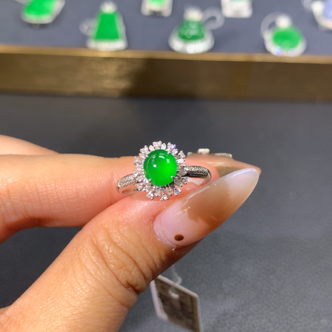 翡翠戒指18K金镶嵌翡翠