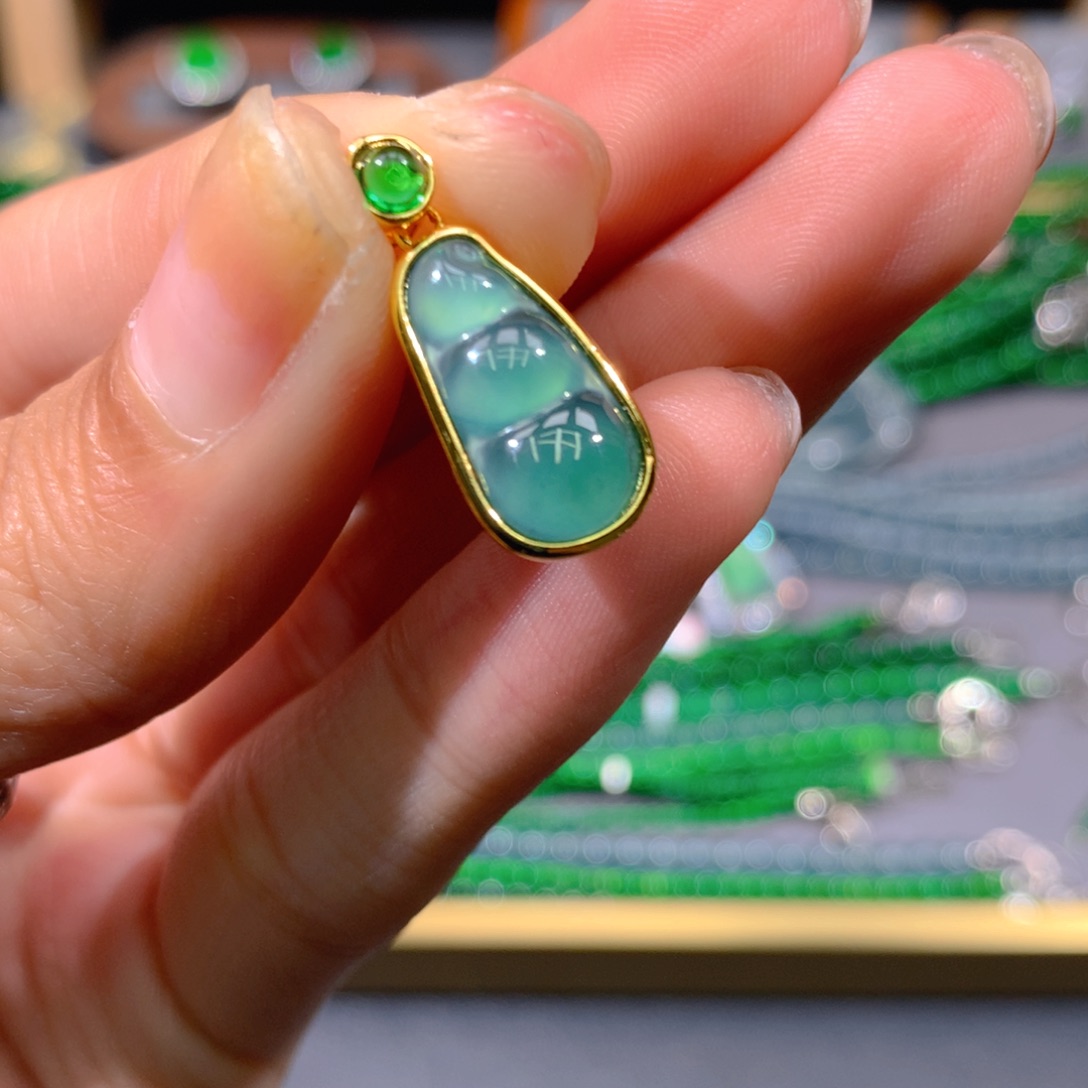 翡翠手链未镶嵌天然翡翠