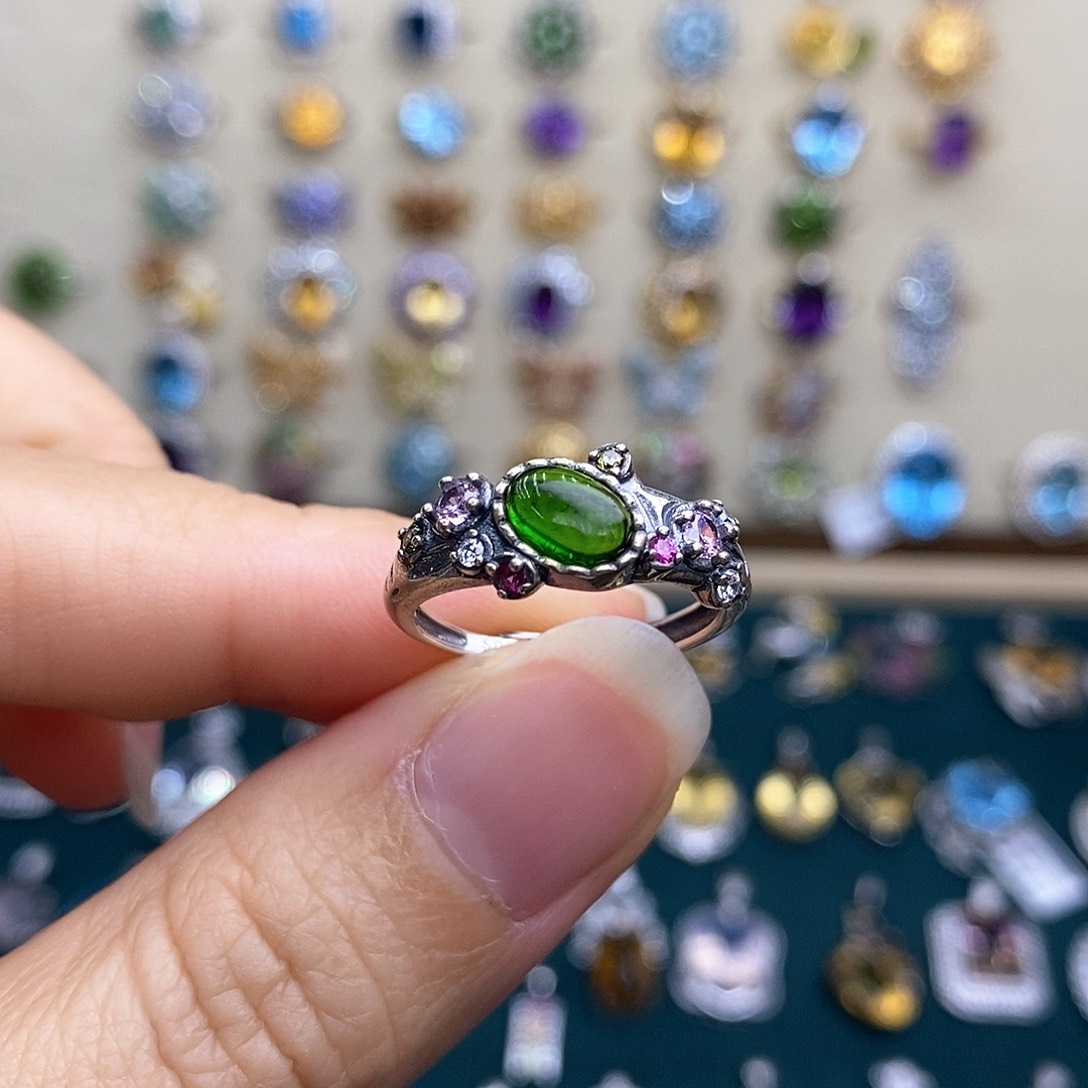 银S925镶嵌透辉石戒指不含证书