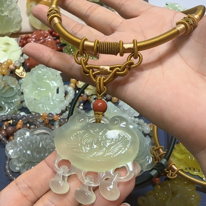 蛇纹石玉吊坠未镶嵌