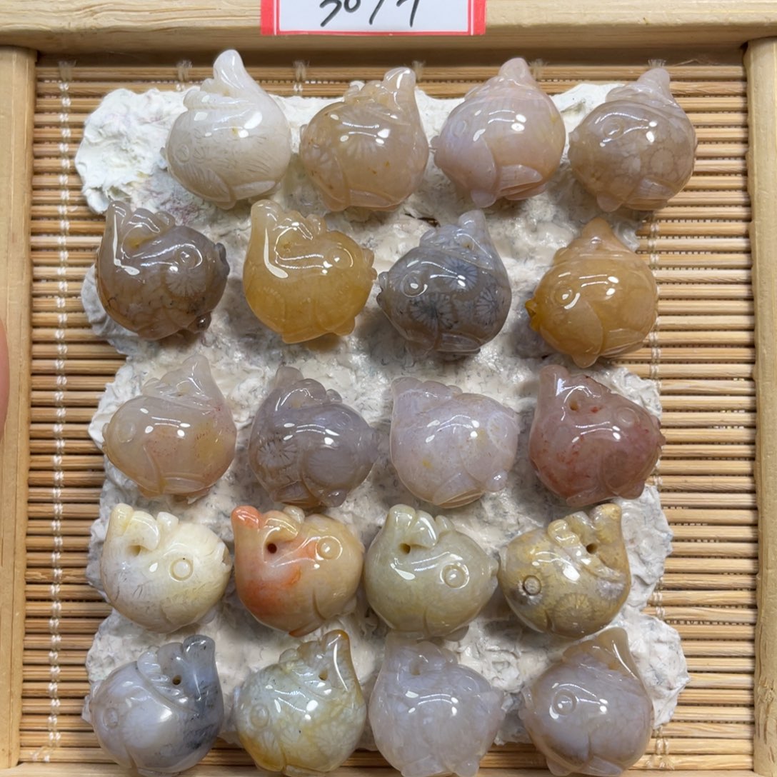 硅化玉未镶嵌颈饰小鱼30米1个