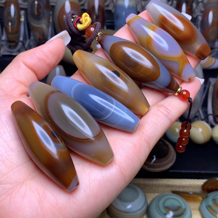 用***丰玛瑙/玉髓未镶嵌颈饰