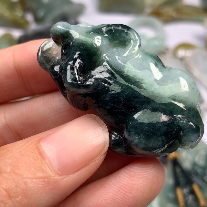 翡翠未镶嵌颈饰翡翠
