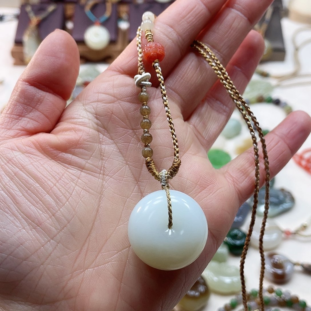 和田玉颈饰未镶嵌