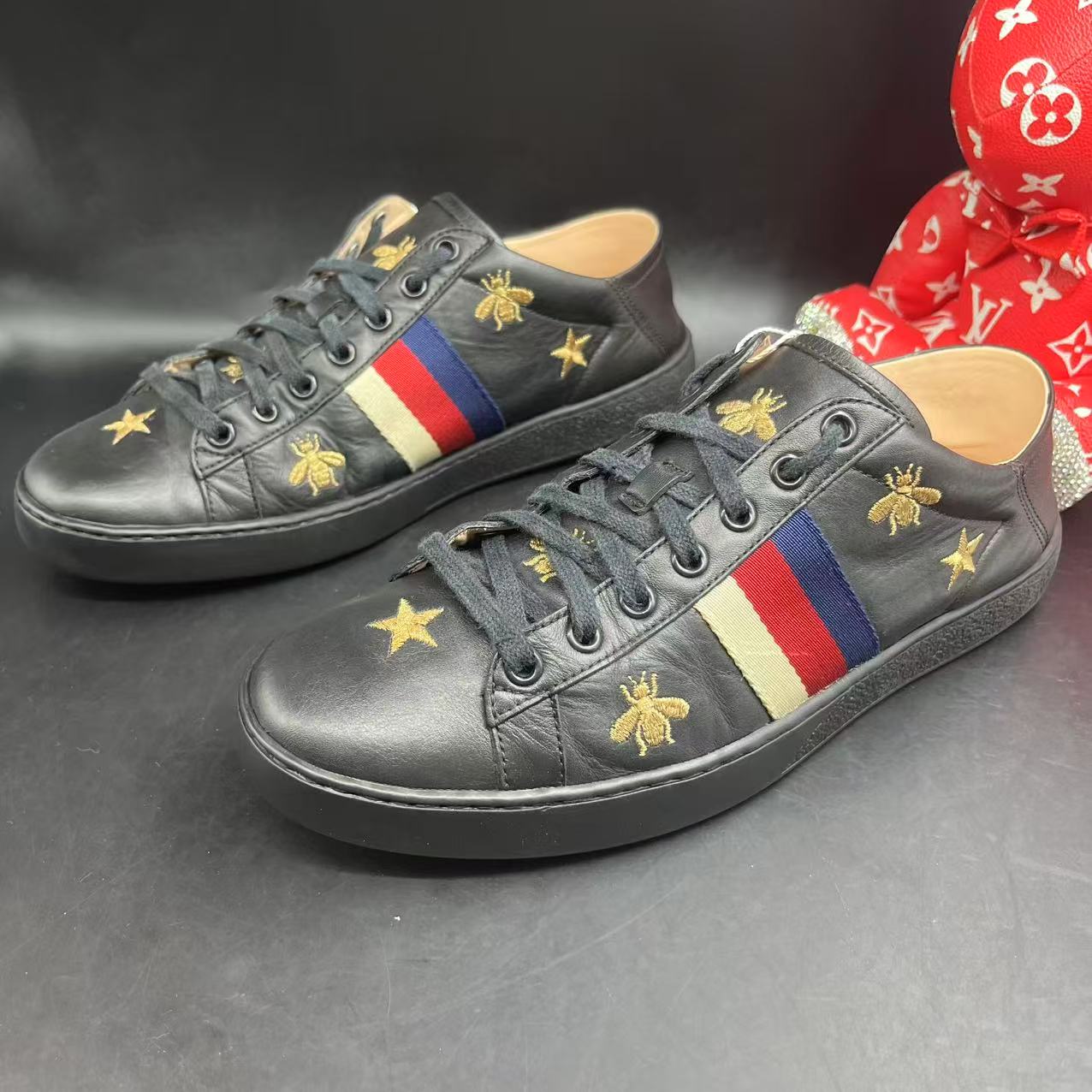 95新 GUCCI/古驰 烫金蜜蜂ace黑底休闲时尚板鞋39.5欧码ddm2270