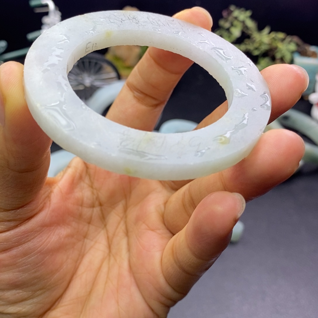 定制翡翠未镶嵌手镯