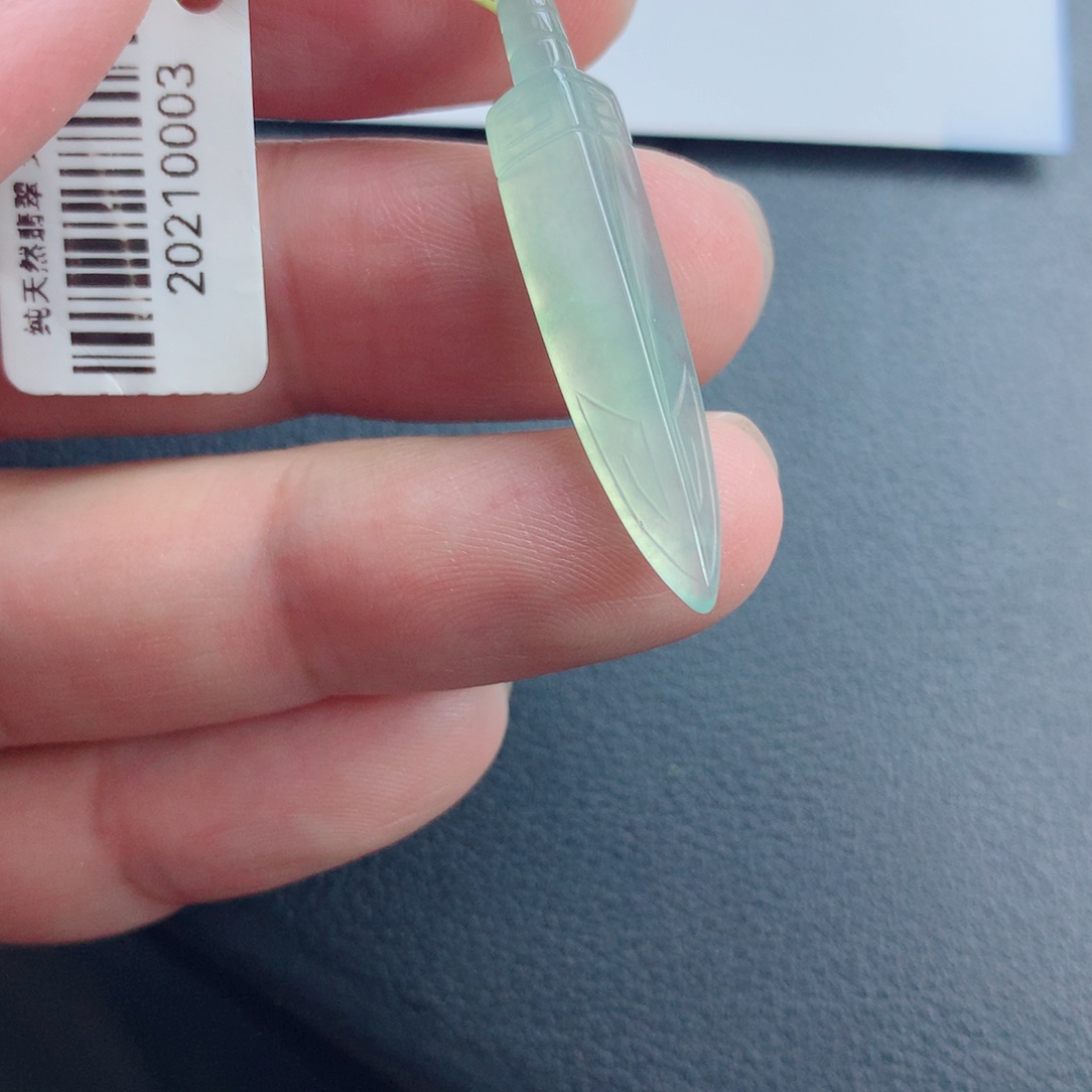 翡翠未镶嵌颈饰剑