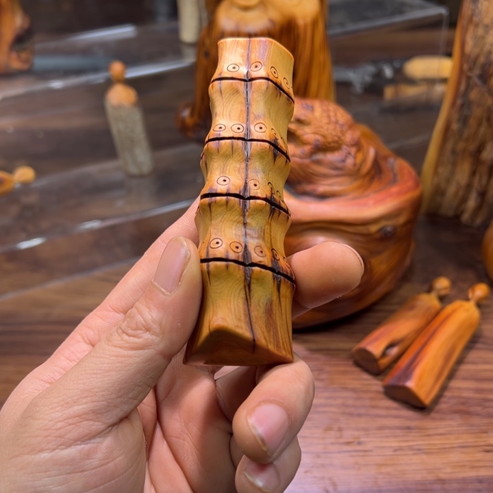 呼***啦柏木（崖柏）陈化老料手串把件 