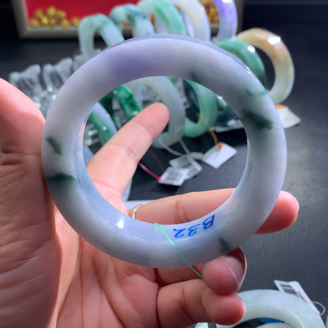 定制翡翠未镶嵌翡翠手镯