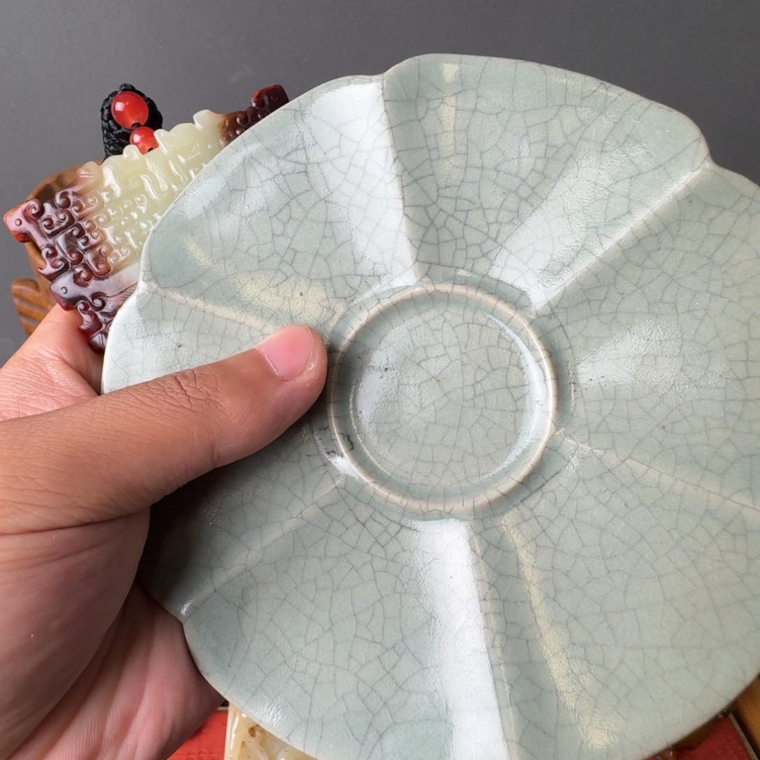 渔***夫瓷片瓷器上都印满鲜花的字符字和符号标志和字头