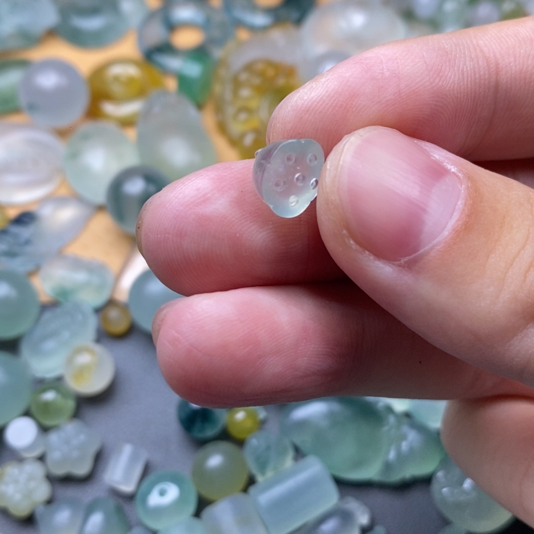 定制翡翠未镶嵌挂件