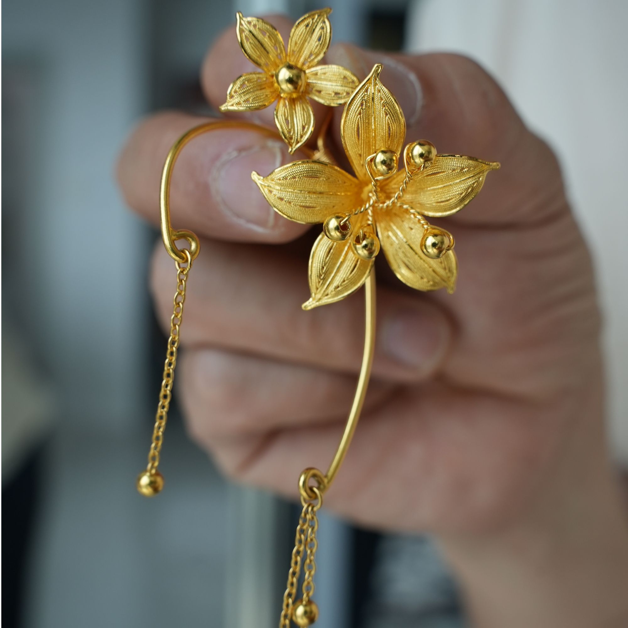 鳳喆錾刻镂空精品工艺设计师款花花耳挂足金
