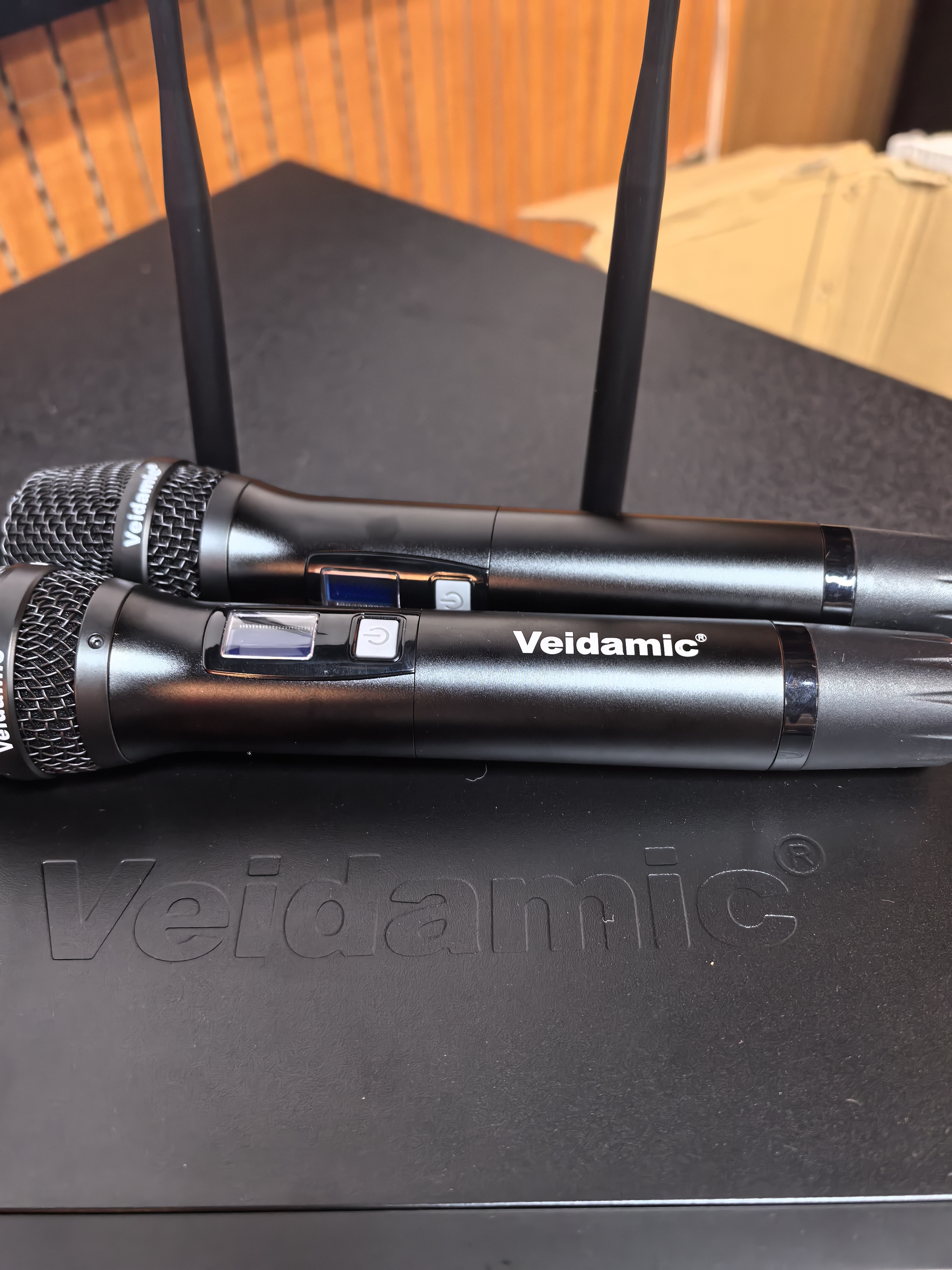 9新  威达无线麦克风一拖二（包邮）