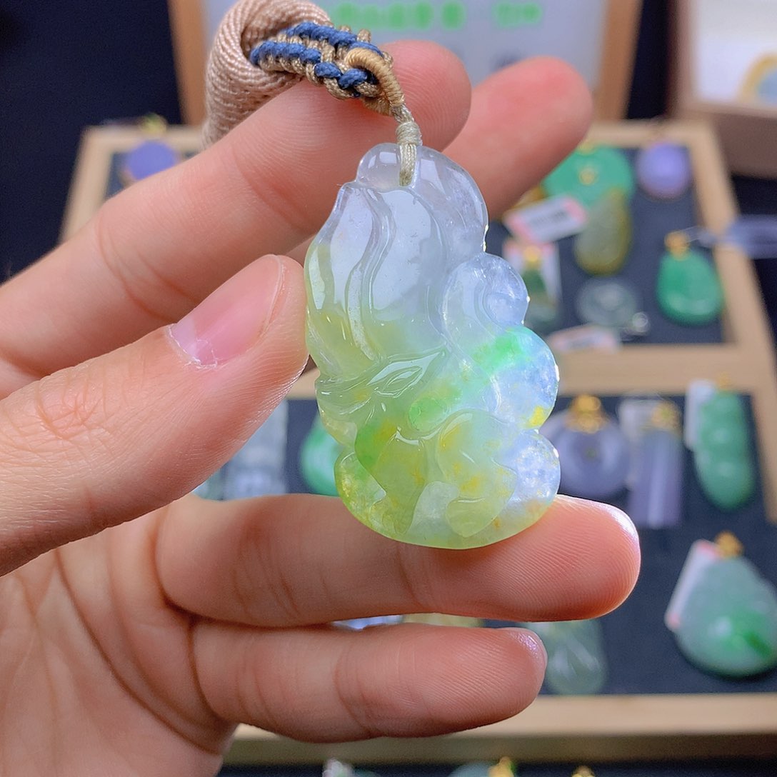 翡翠颈饰未镶嵌翡翠