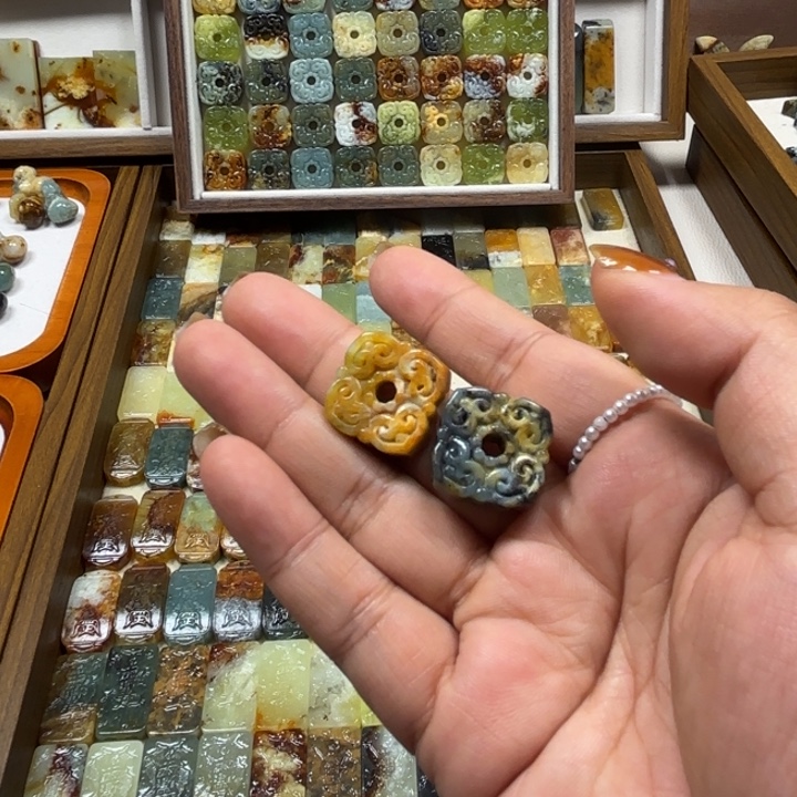 ᰔ***褚蛇纹石玉未镶嵌颈饰