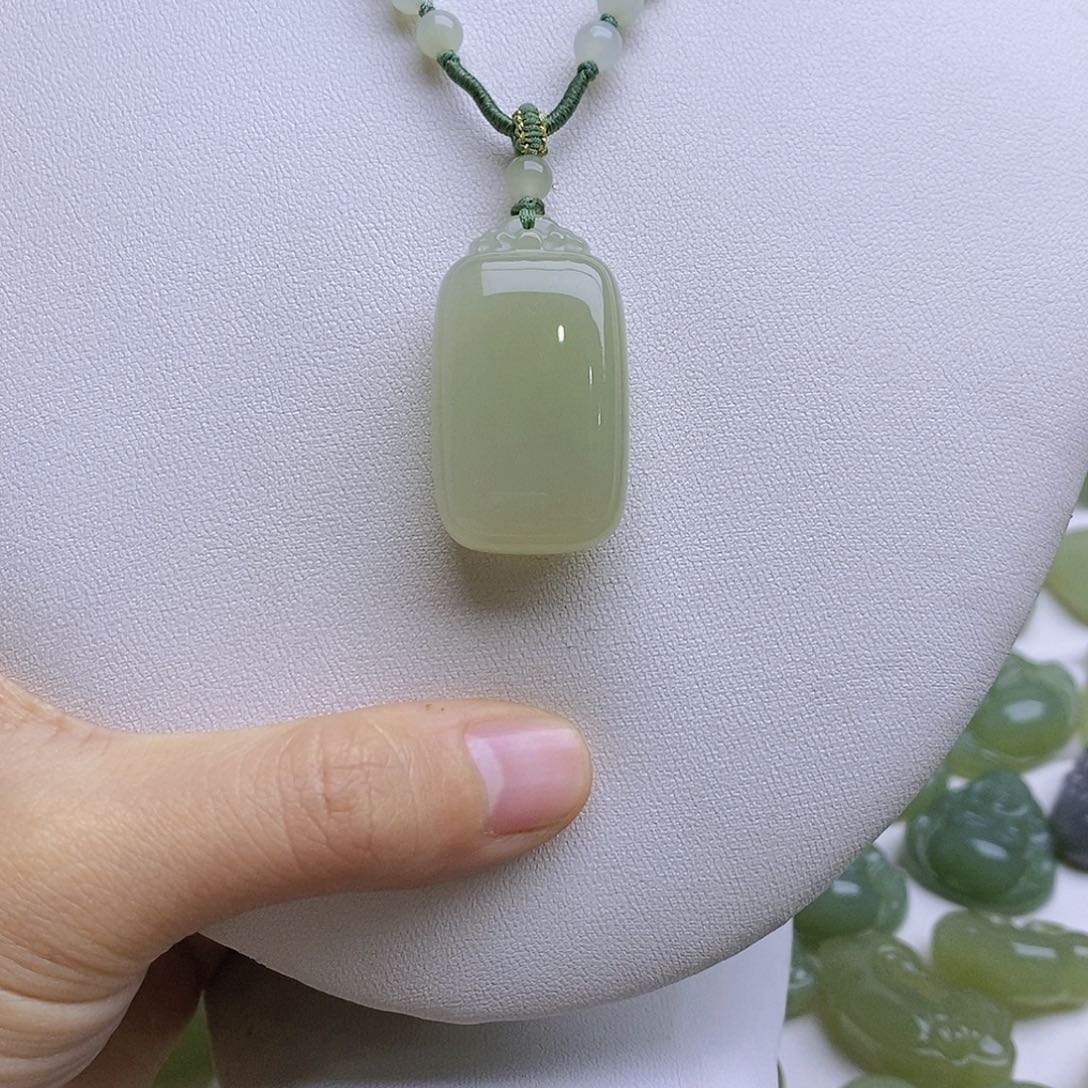 和田玉颈饰未镶嵌