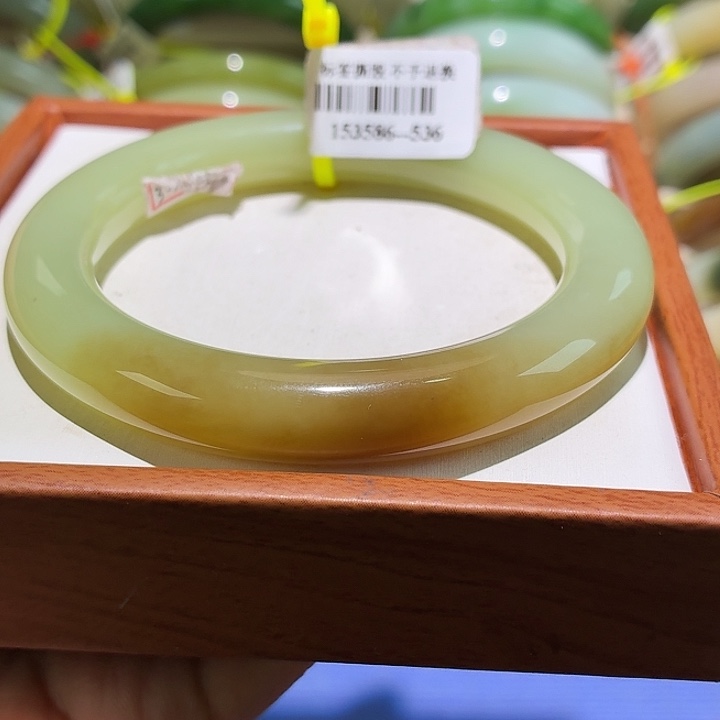 和田玉未镶嵌手镯58+