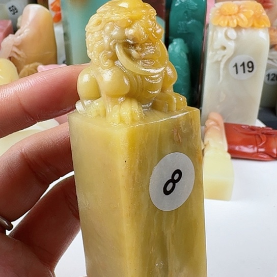 寿山石印石在*上印石章料….. 