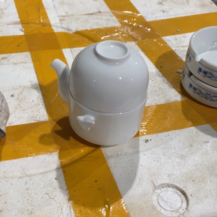 其他盘子碗砂锅都有