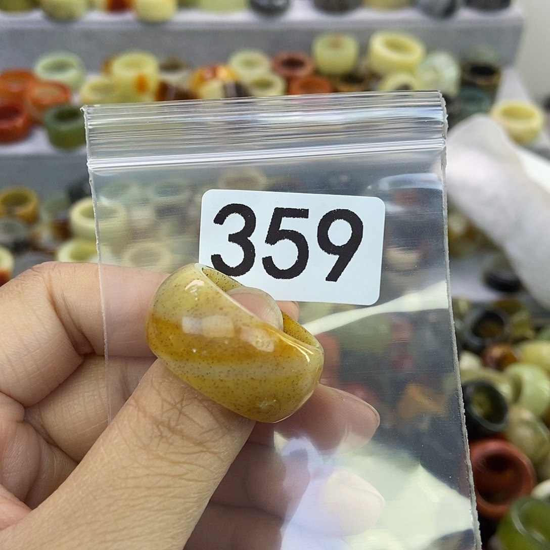 畅***界蛇纹石玉未镶嵌戒指