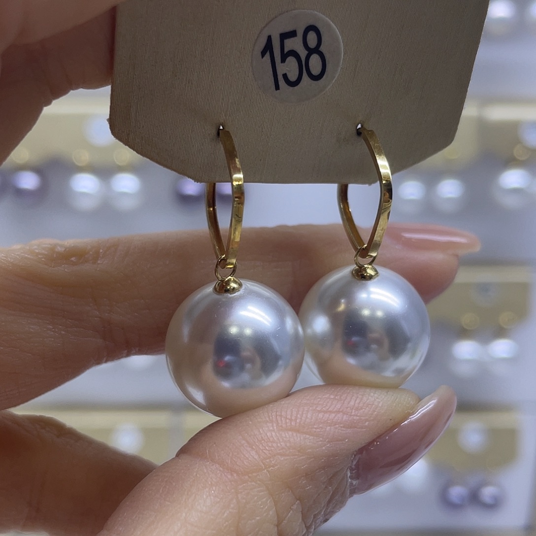淡水珍珠18K金镶嵌耳饰