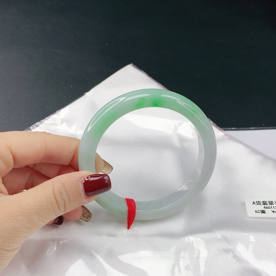 翡翠手镯未镶嵌翡翠113