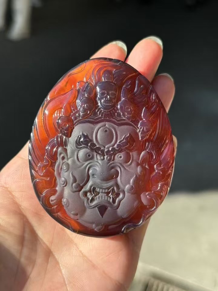 缅甸琥珀. 棕红紫罗兰大黑天财神吊坠，45克