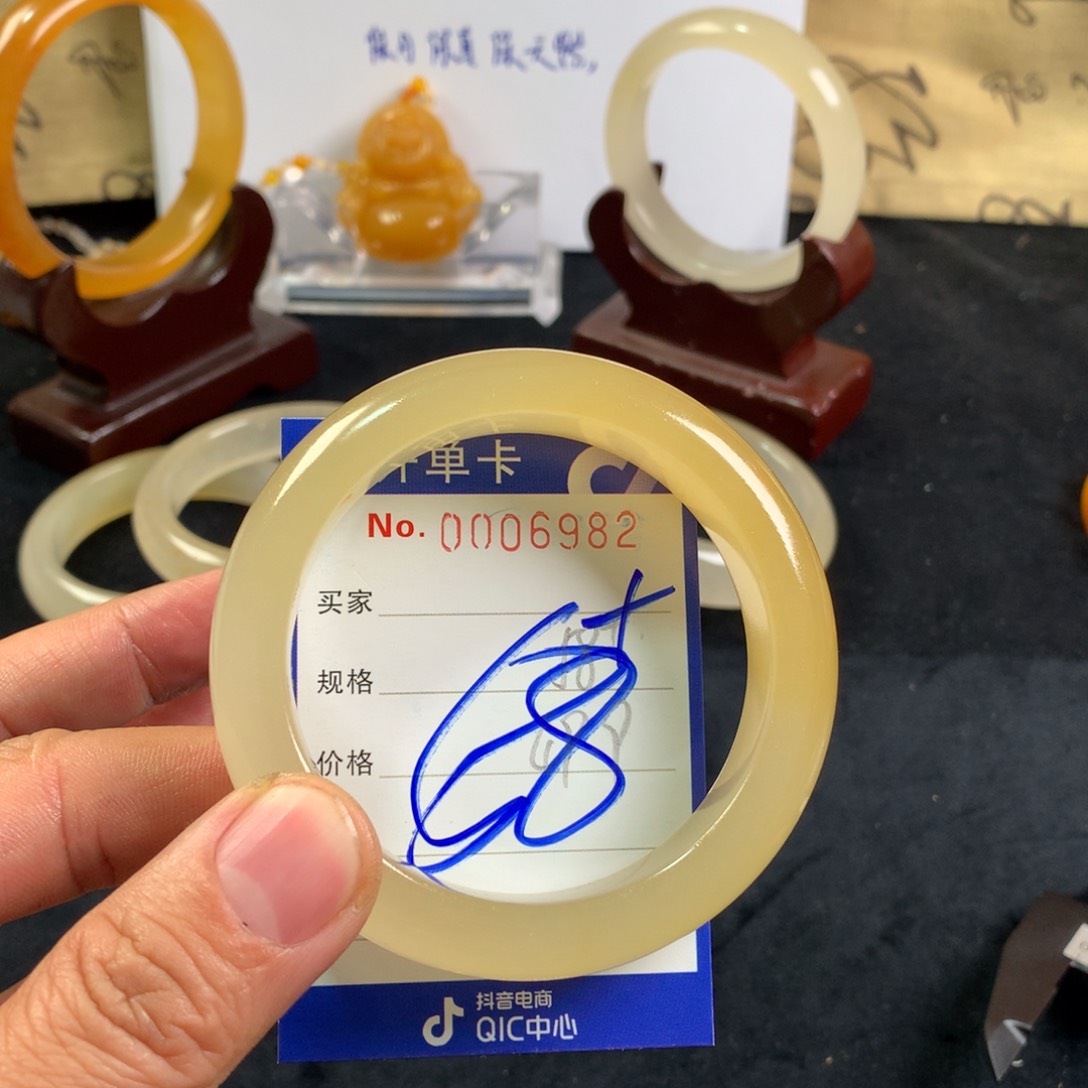 石英质玉（黄龙玉）手镯未镶嵌