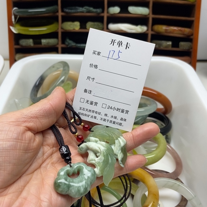 慧***来蛇纹石玉未镶嵌手镯