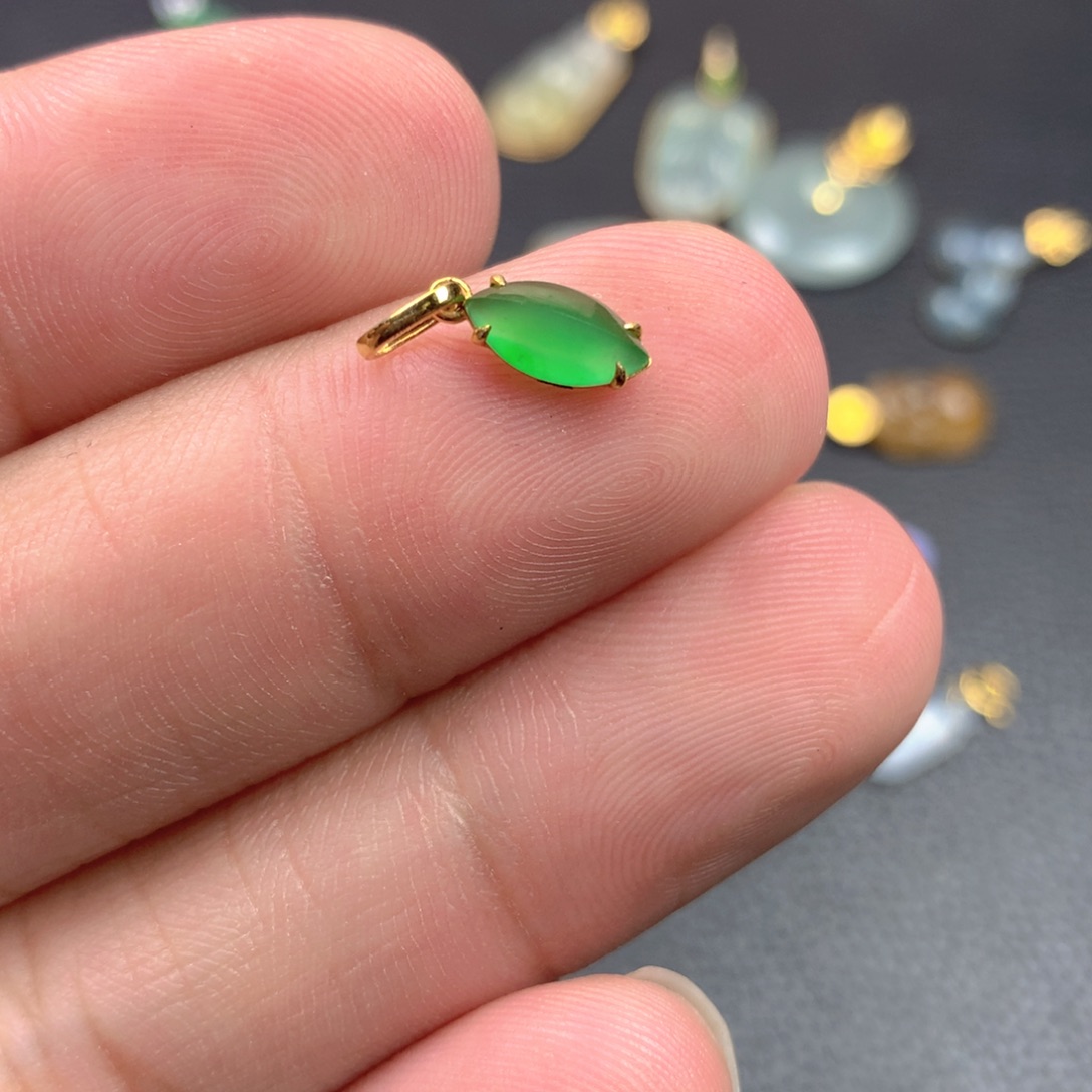 【闪购商品】颈饰18K金镶嵌翡翠翡翠