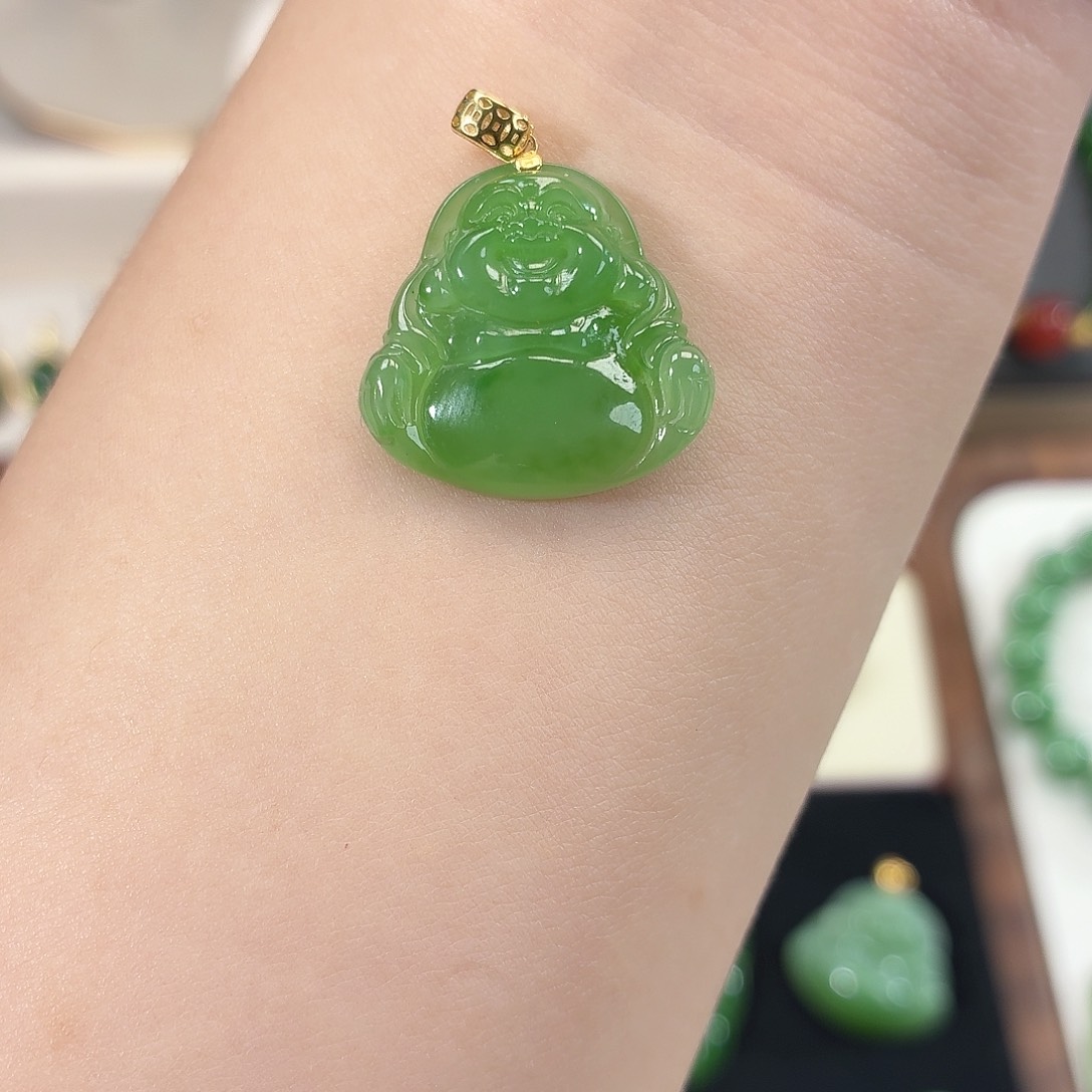 用***7和田玉（碧玉）18K金镶嵌颈饰