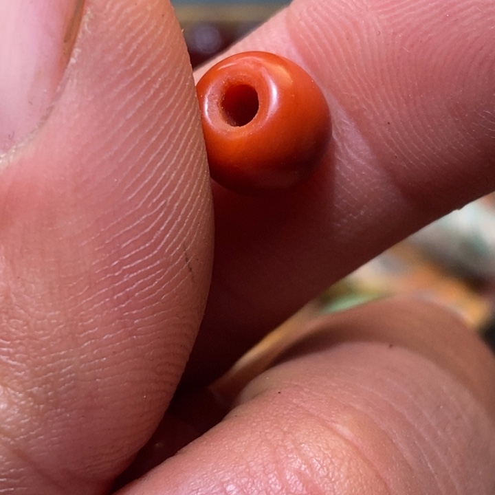 未镶嵌珠子的颜色是蓝色玛瑙/玉髓