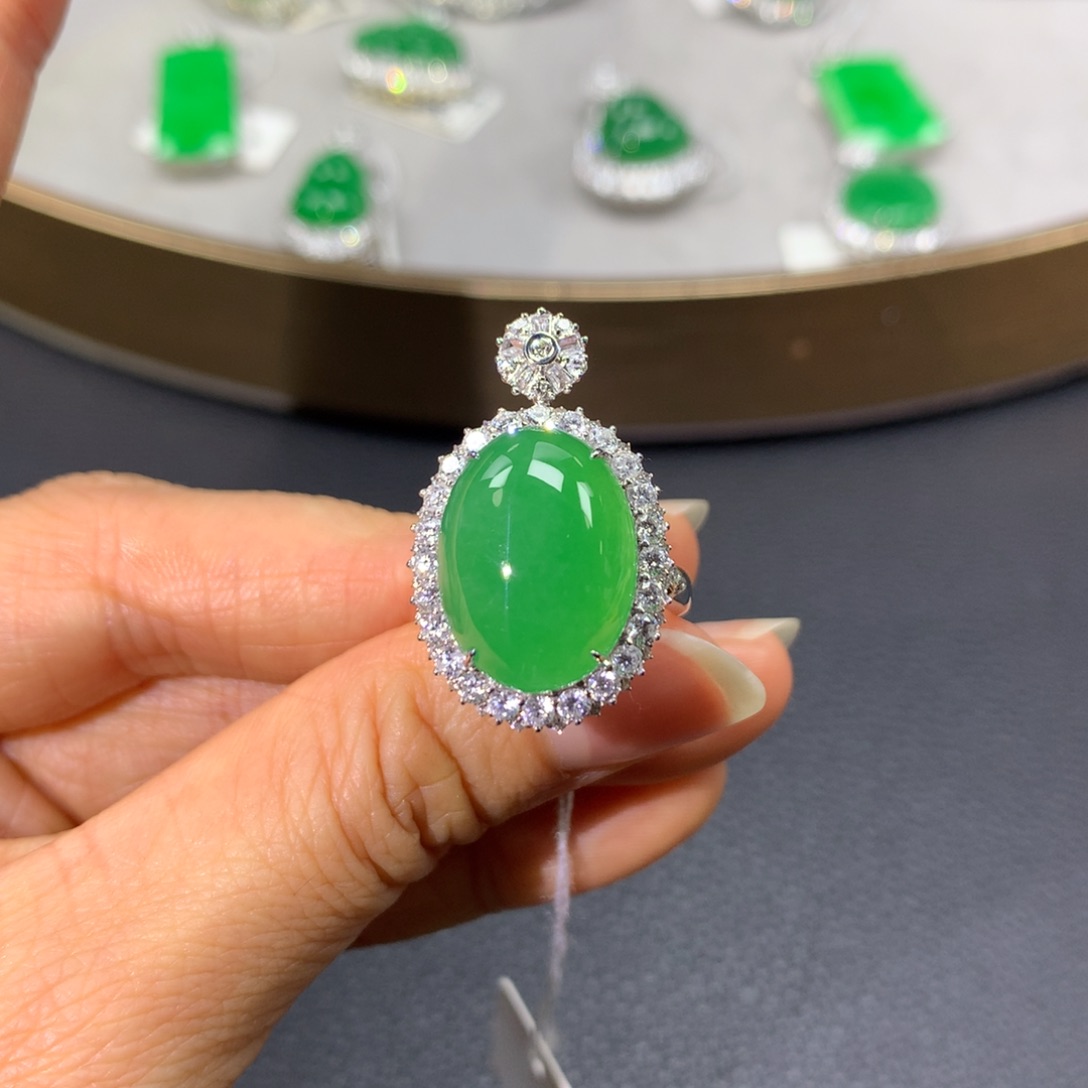 翡翠戒指18K金镶嵌翡翠