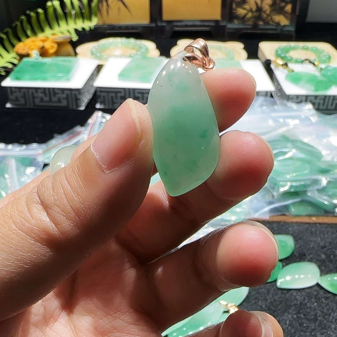 石英质玉颈饰未镶嵌