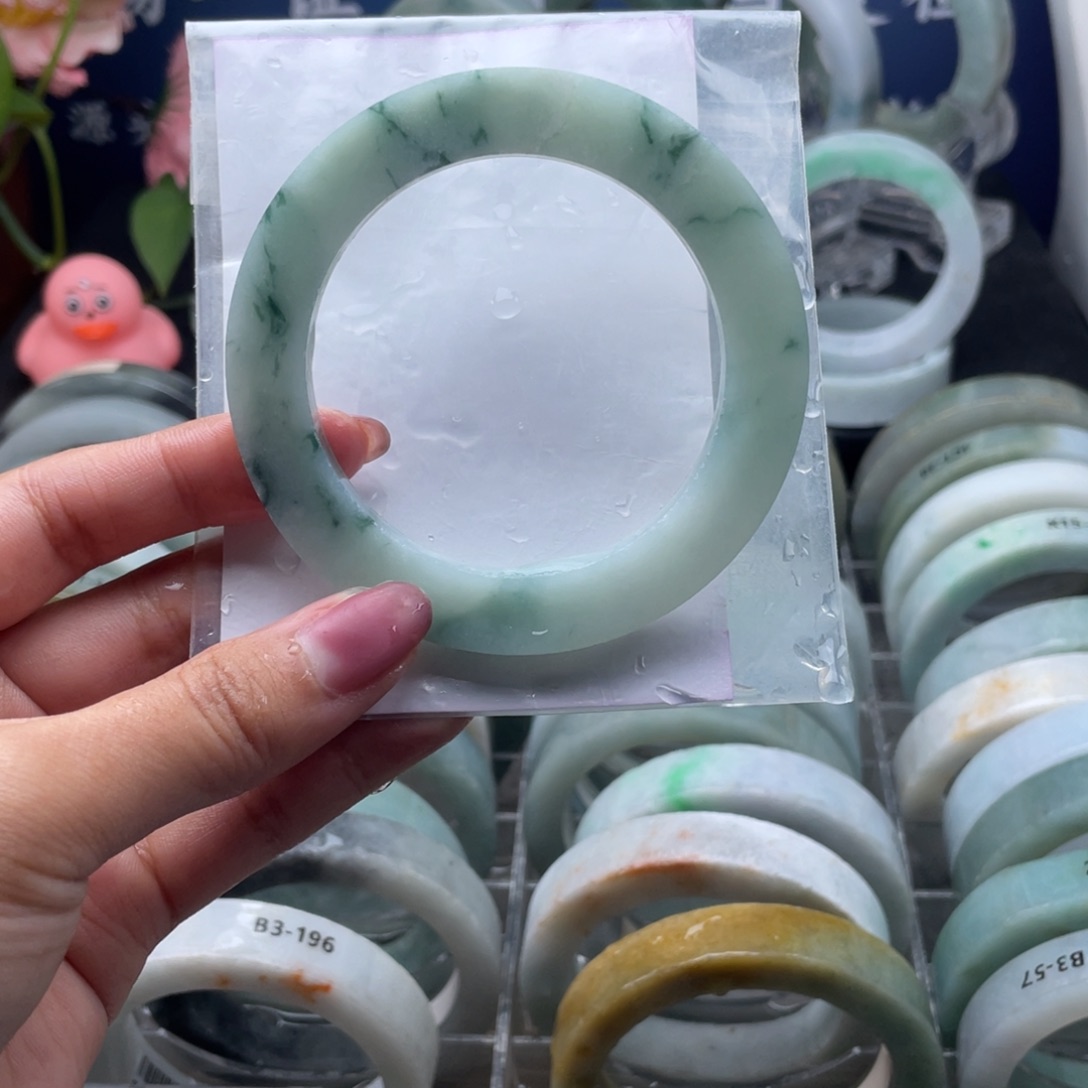 定制翡翠未镶嵌翡翠手镯